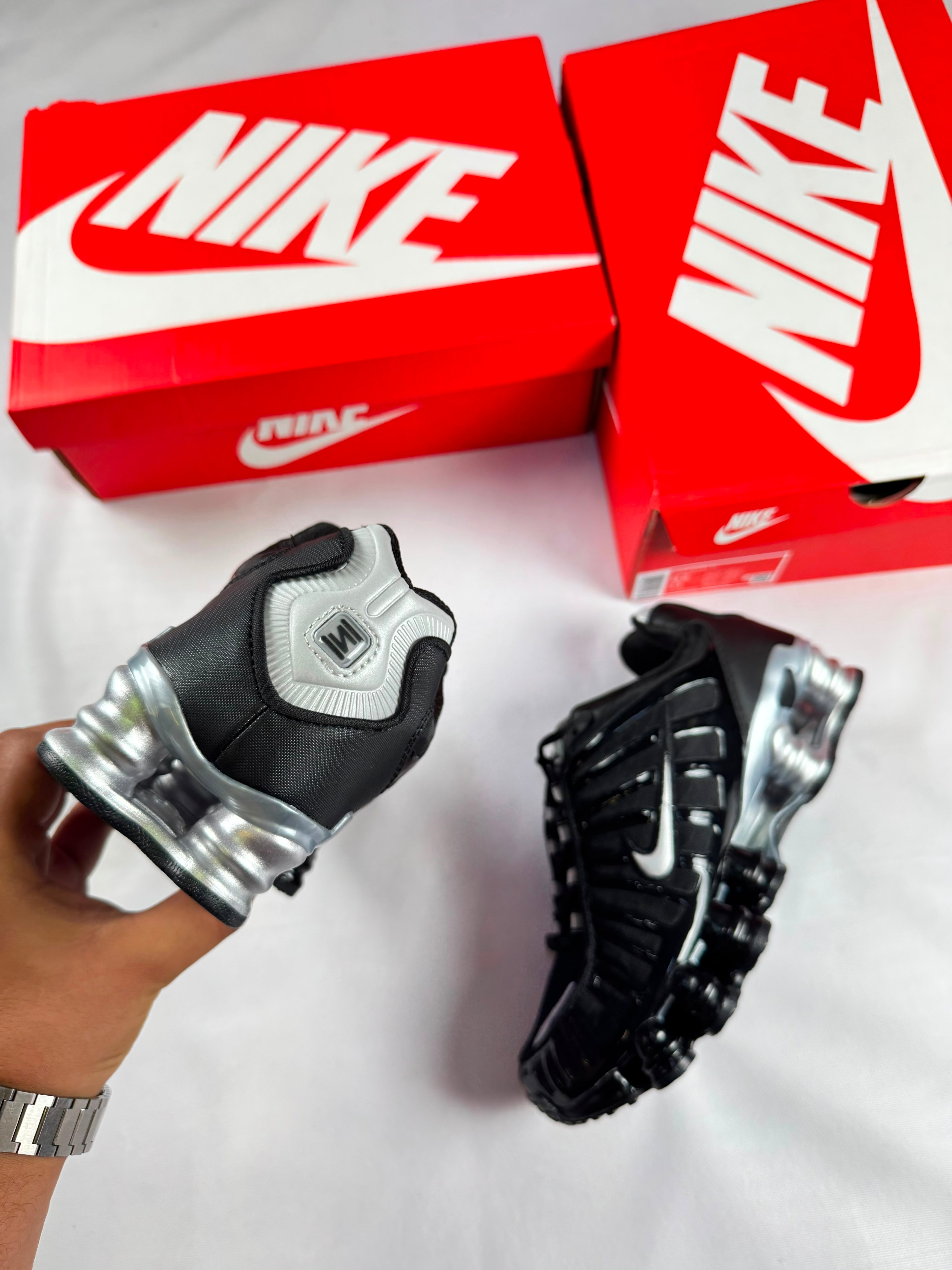 Zapatillas Nike shox negras(alta gama)