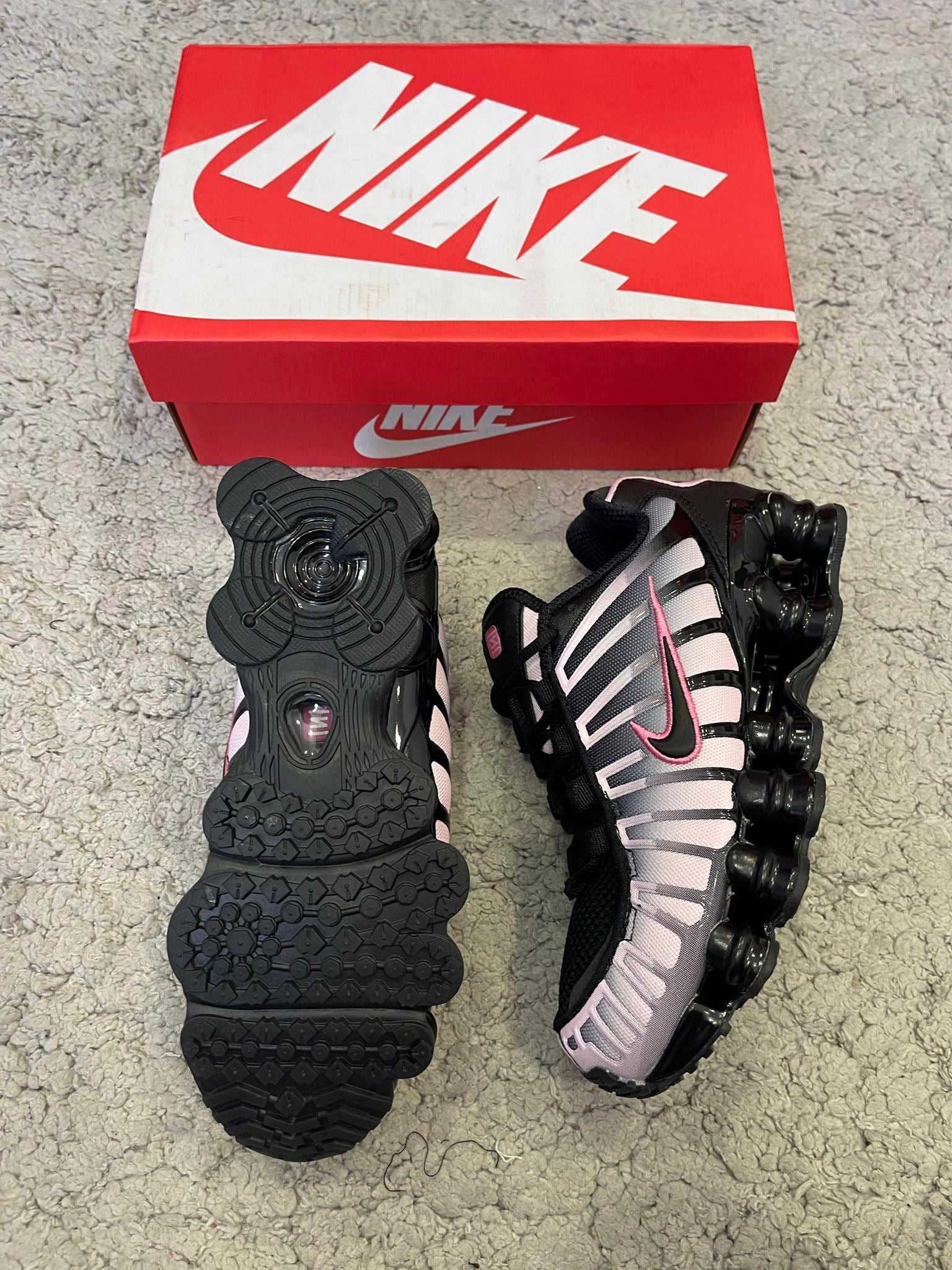 NIKE SHOX NEGRA ROSAS(CALIDAD MEDIA)
