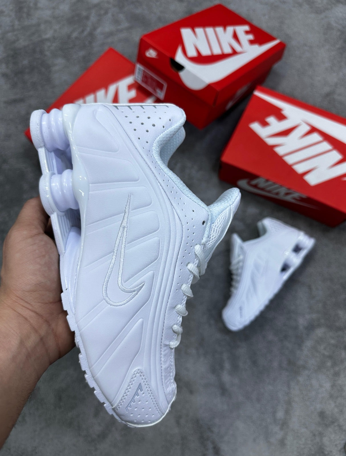 Nike Shox R4