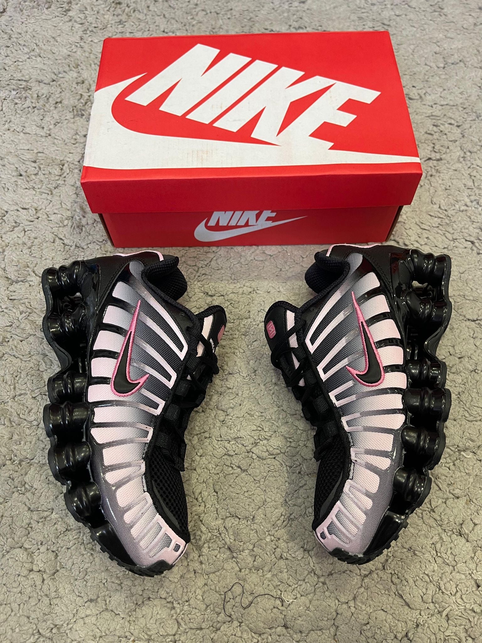 NIKE SHOX NEGRA ROSAS(CALIDAD MEDIA)