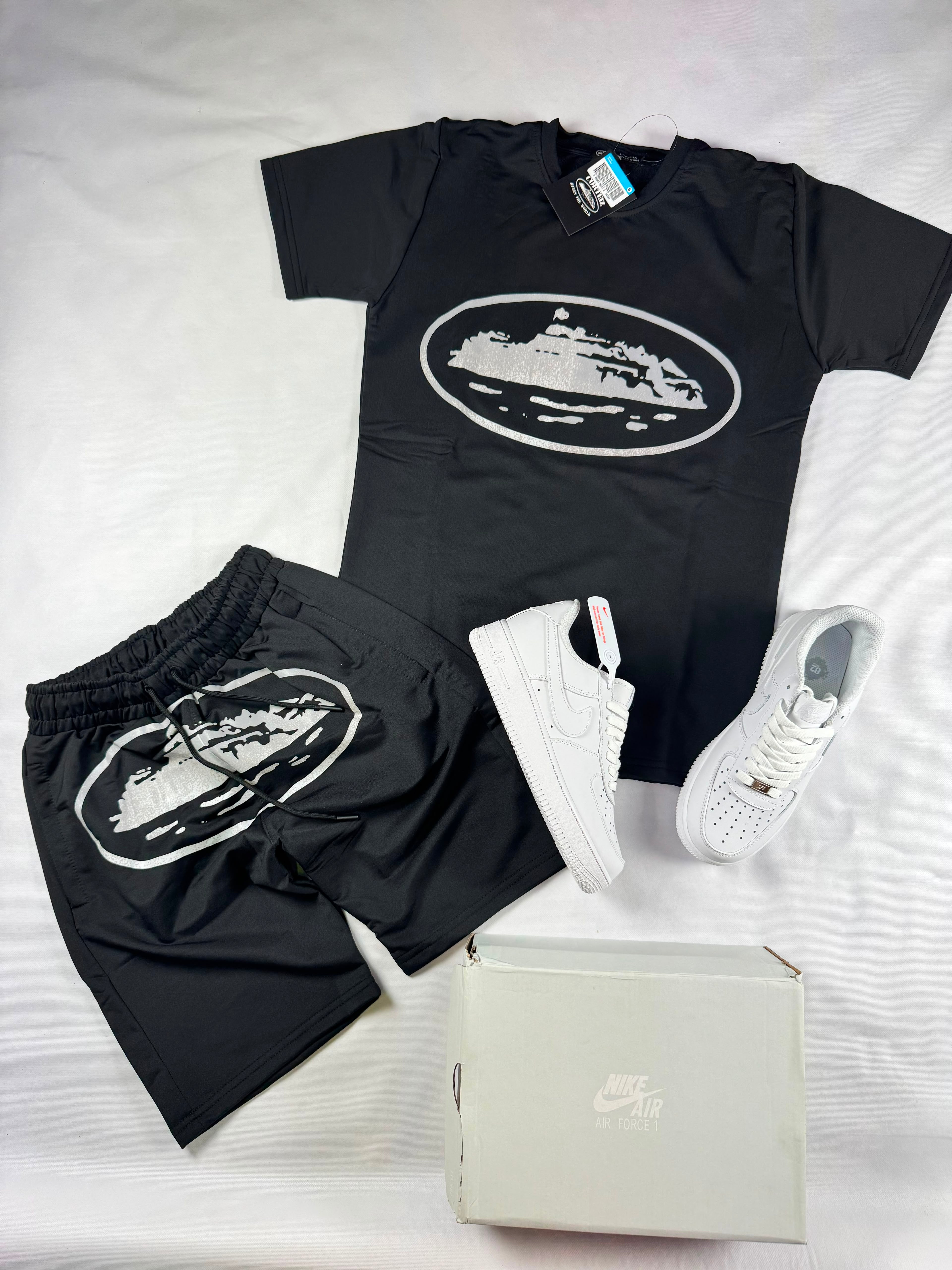 Conjunto corteiz negro y zapatillas Air force 1 blancas