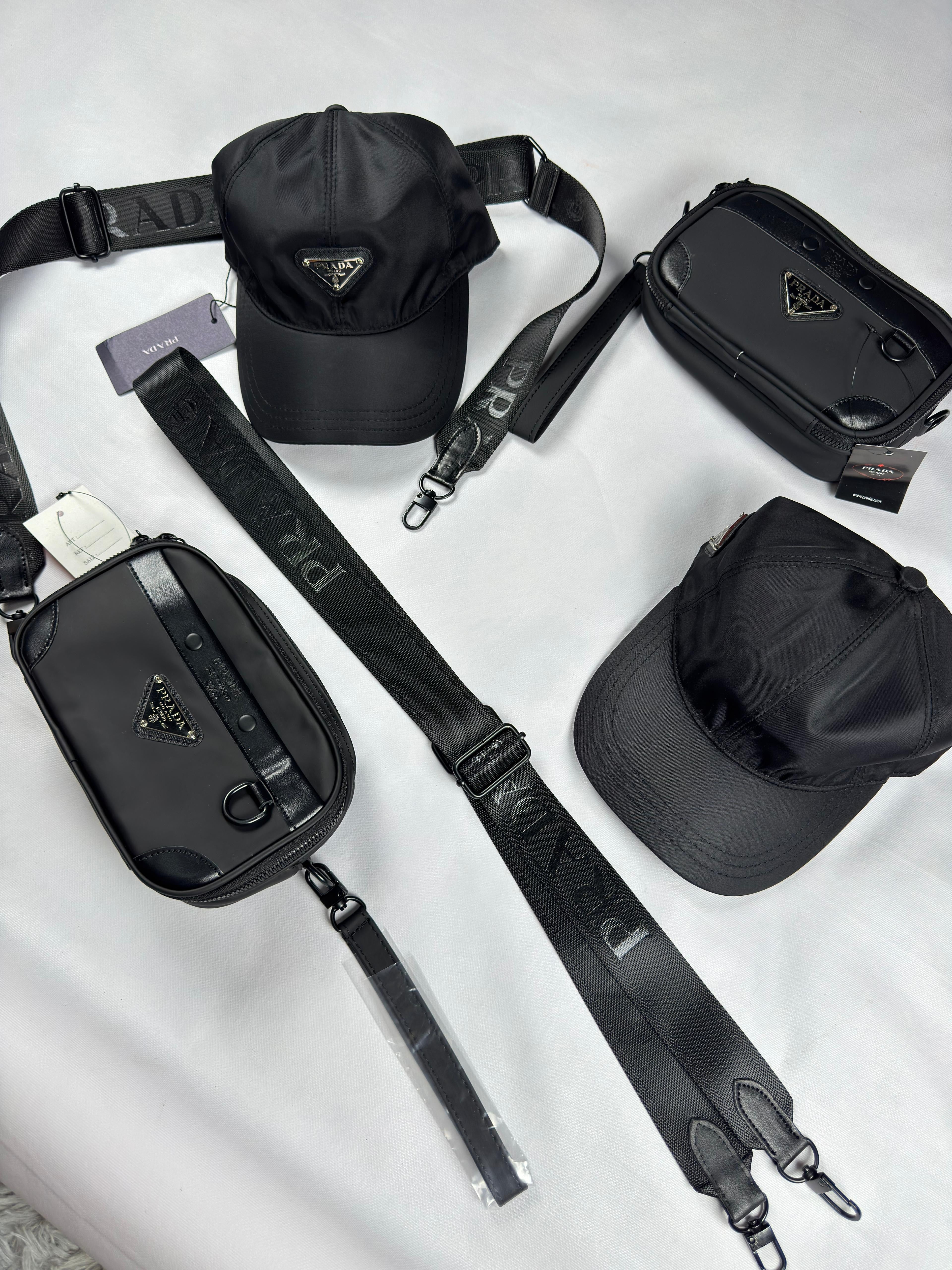 Bandolera y gorra Prada
