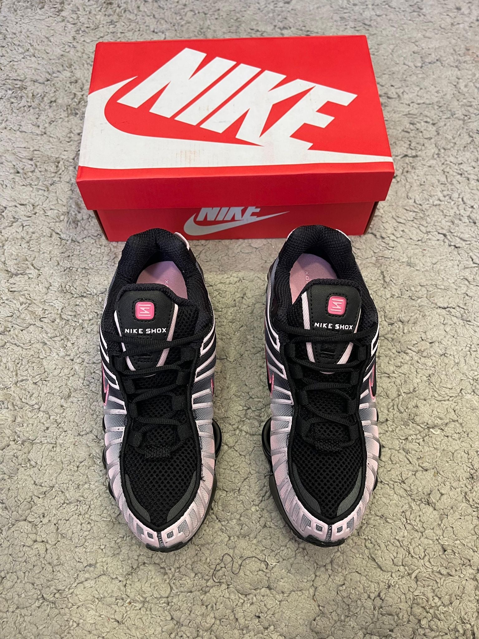NIKE SHOX NEGRA ROSAS(CALIDAD MEDIA)