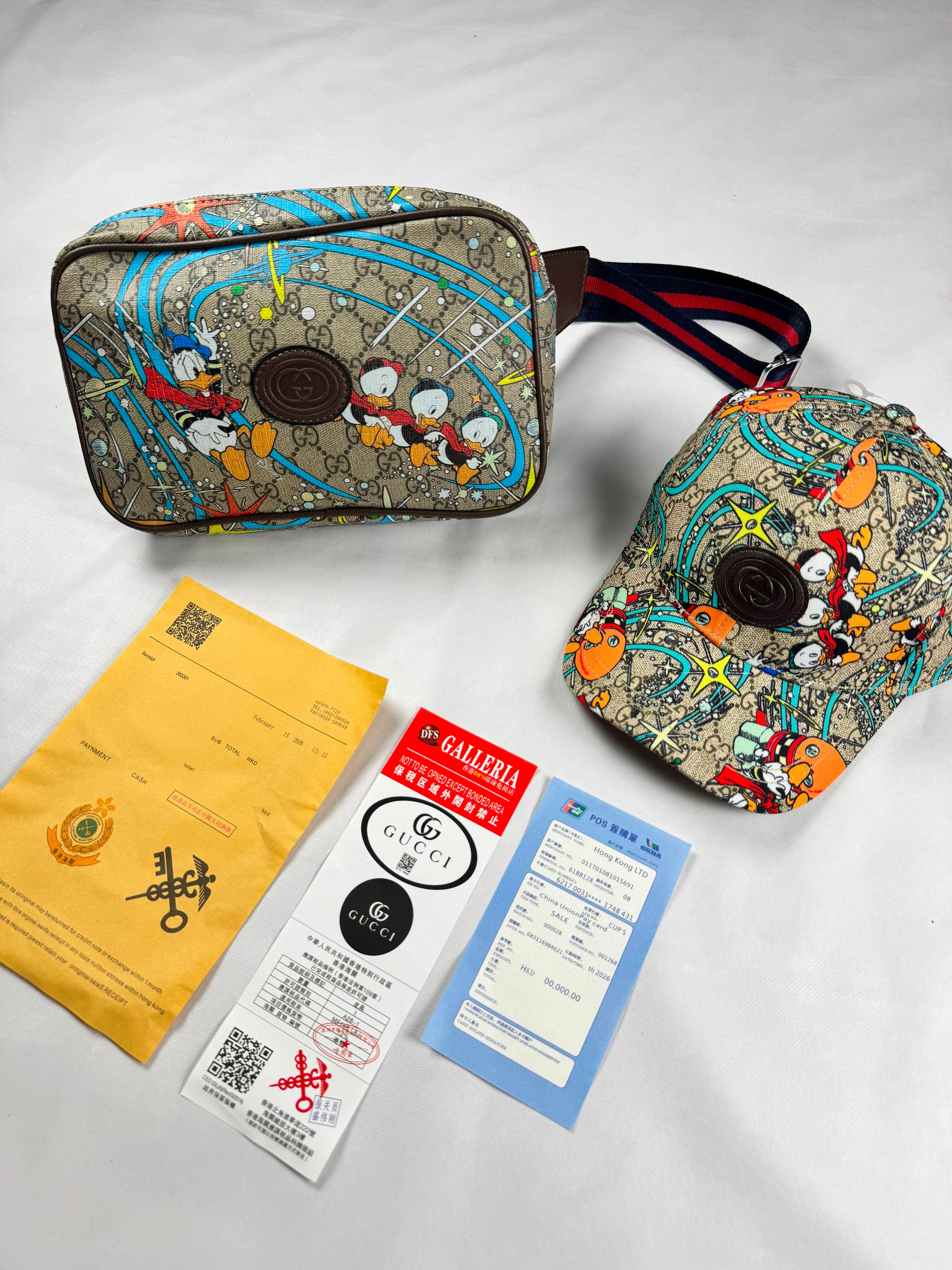 Bandolera y gorra gucci