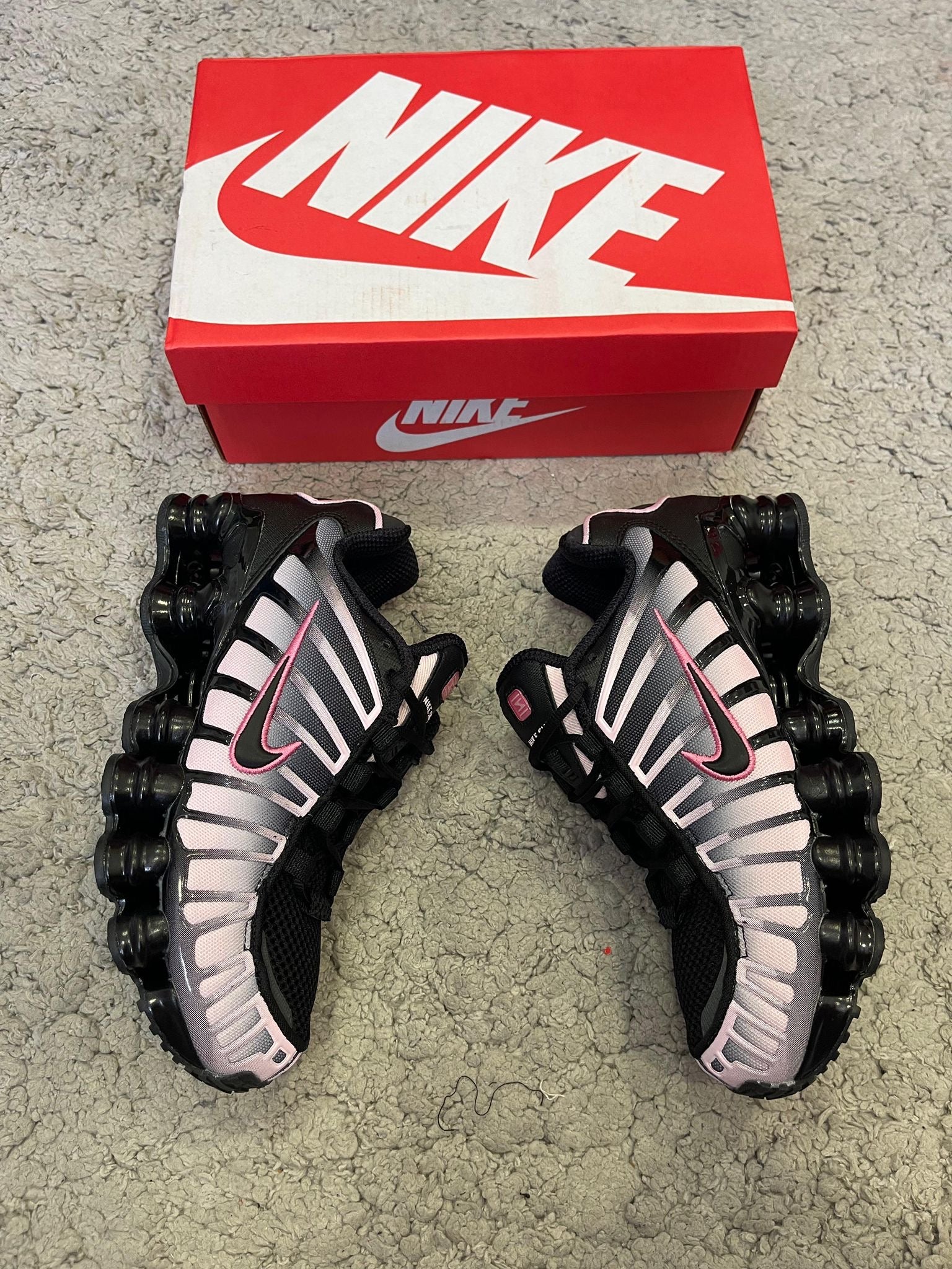 NIKE SHOX NEGRA ROSAS(CALIDAD MEDIA)