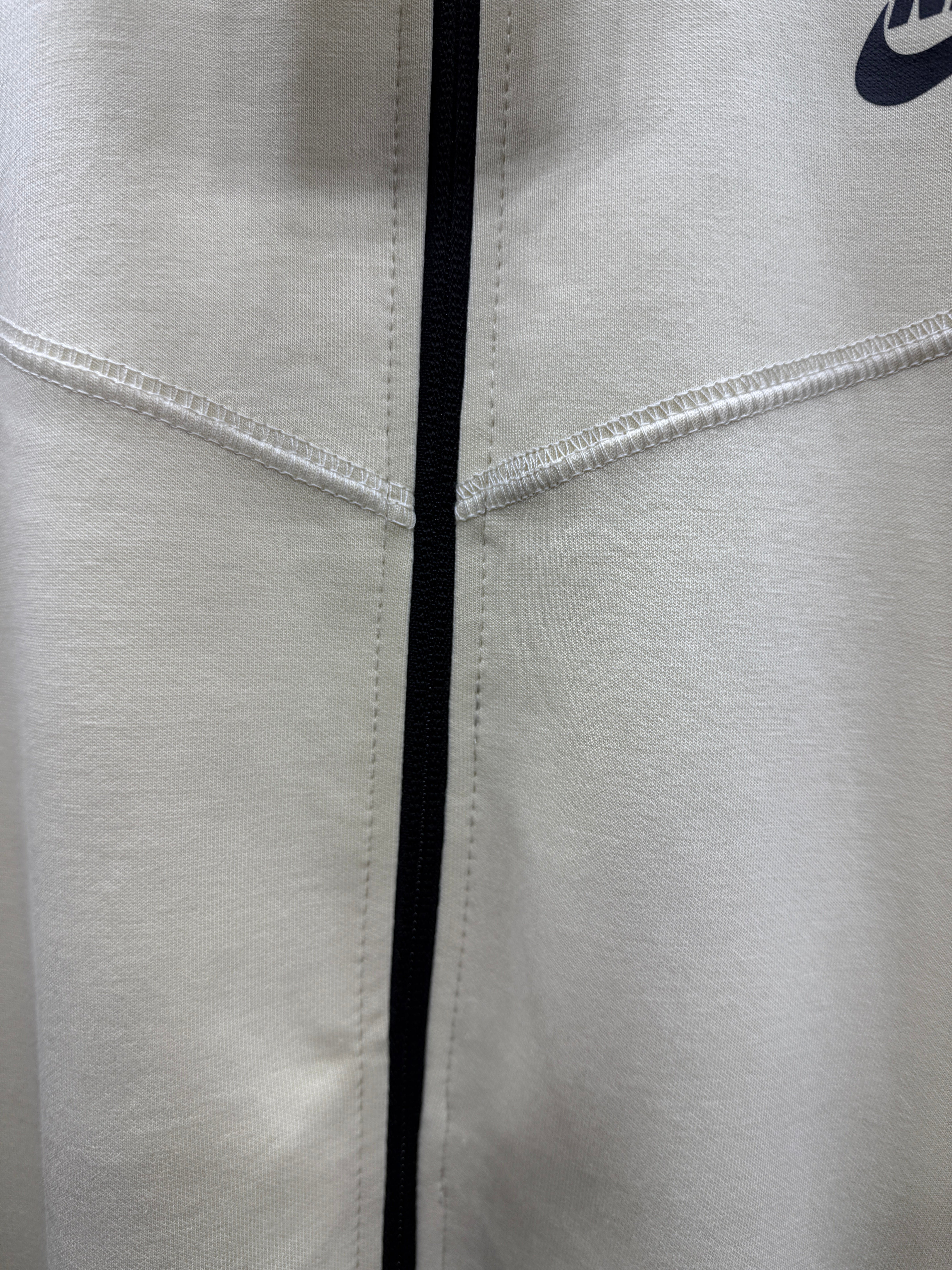 Chandal Nike Tech ( Crema )
