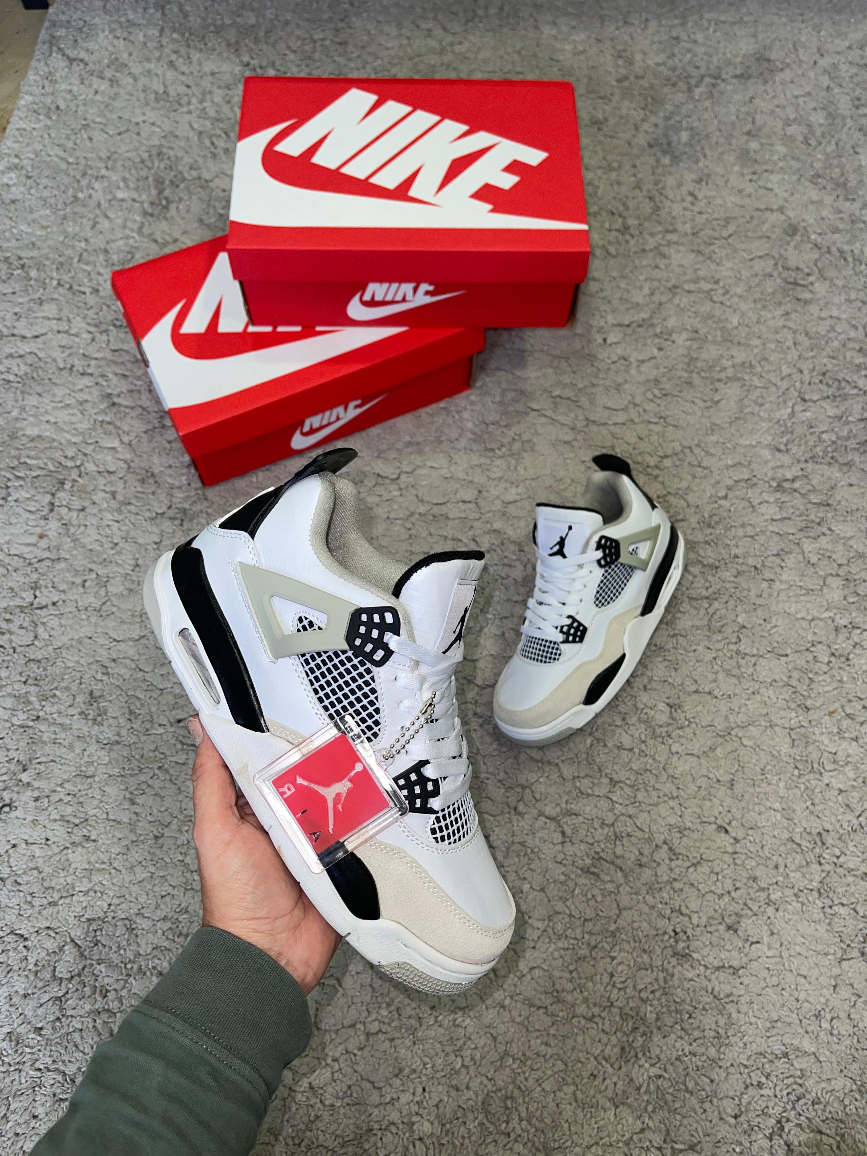 Nike Air Jordan 4 Retro "Military Black"