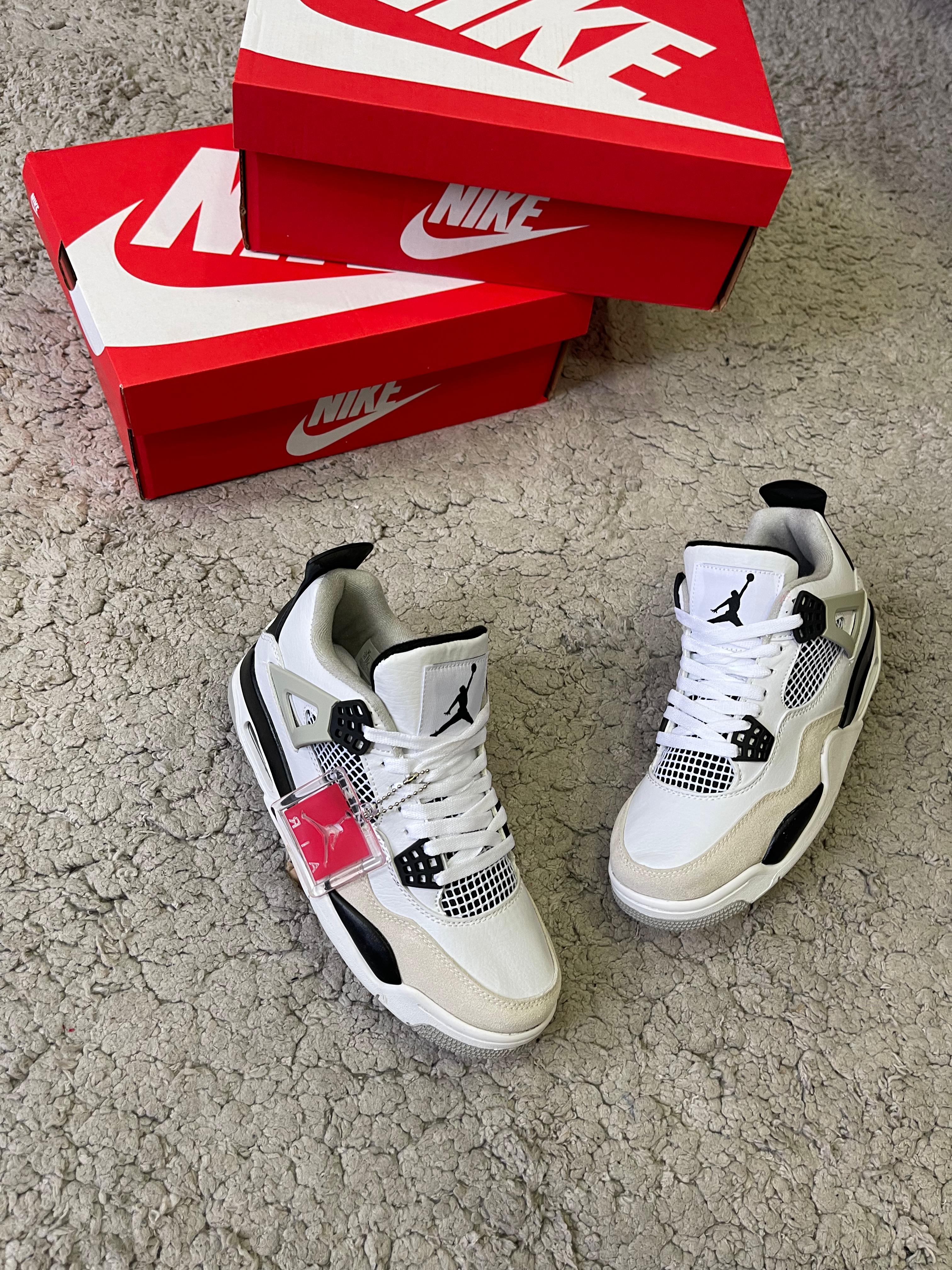 Nike Air Jordan 4 Retro "Military Black"