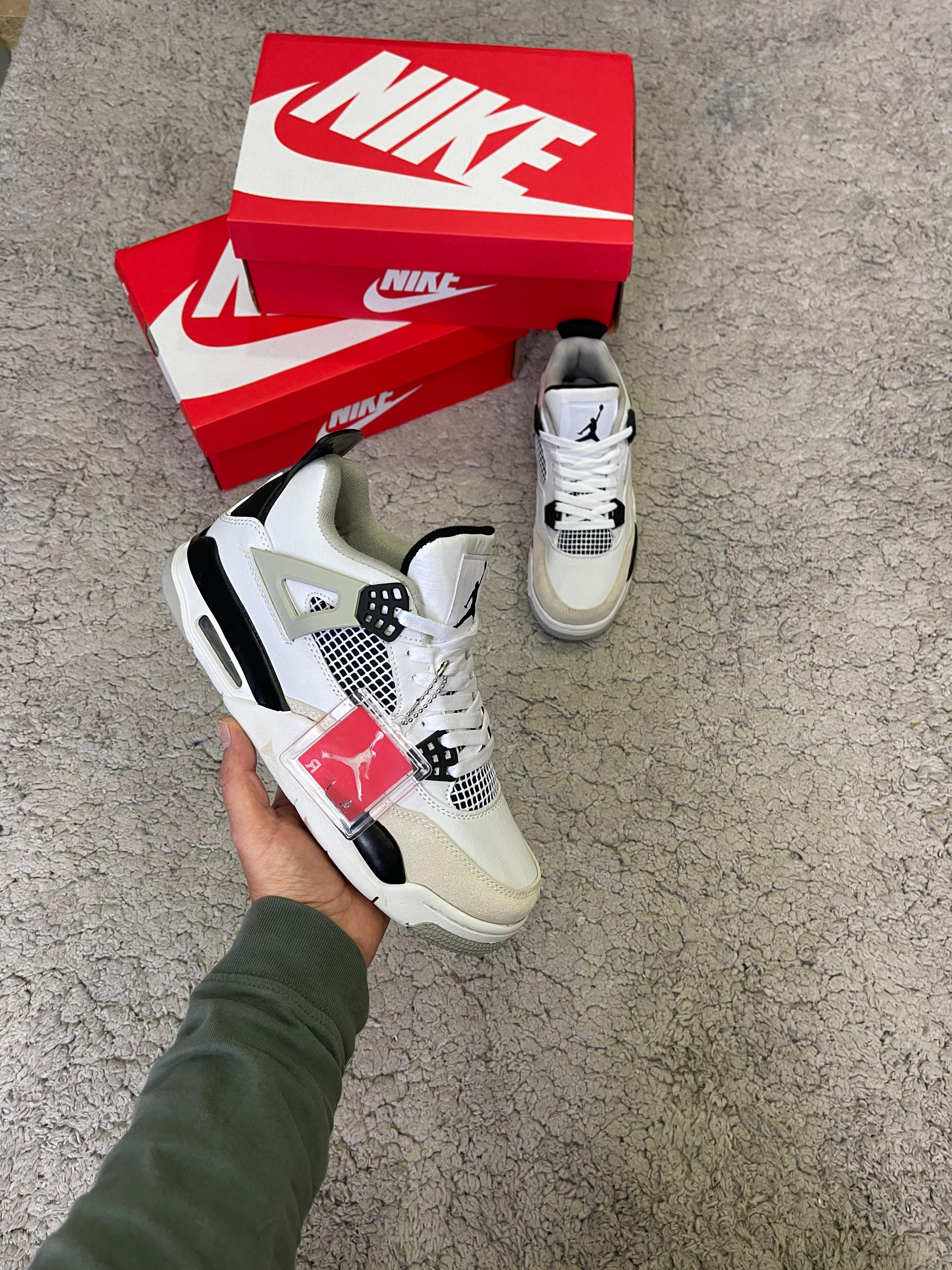 Nike Air Jordan 4 Retro "Military Black"