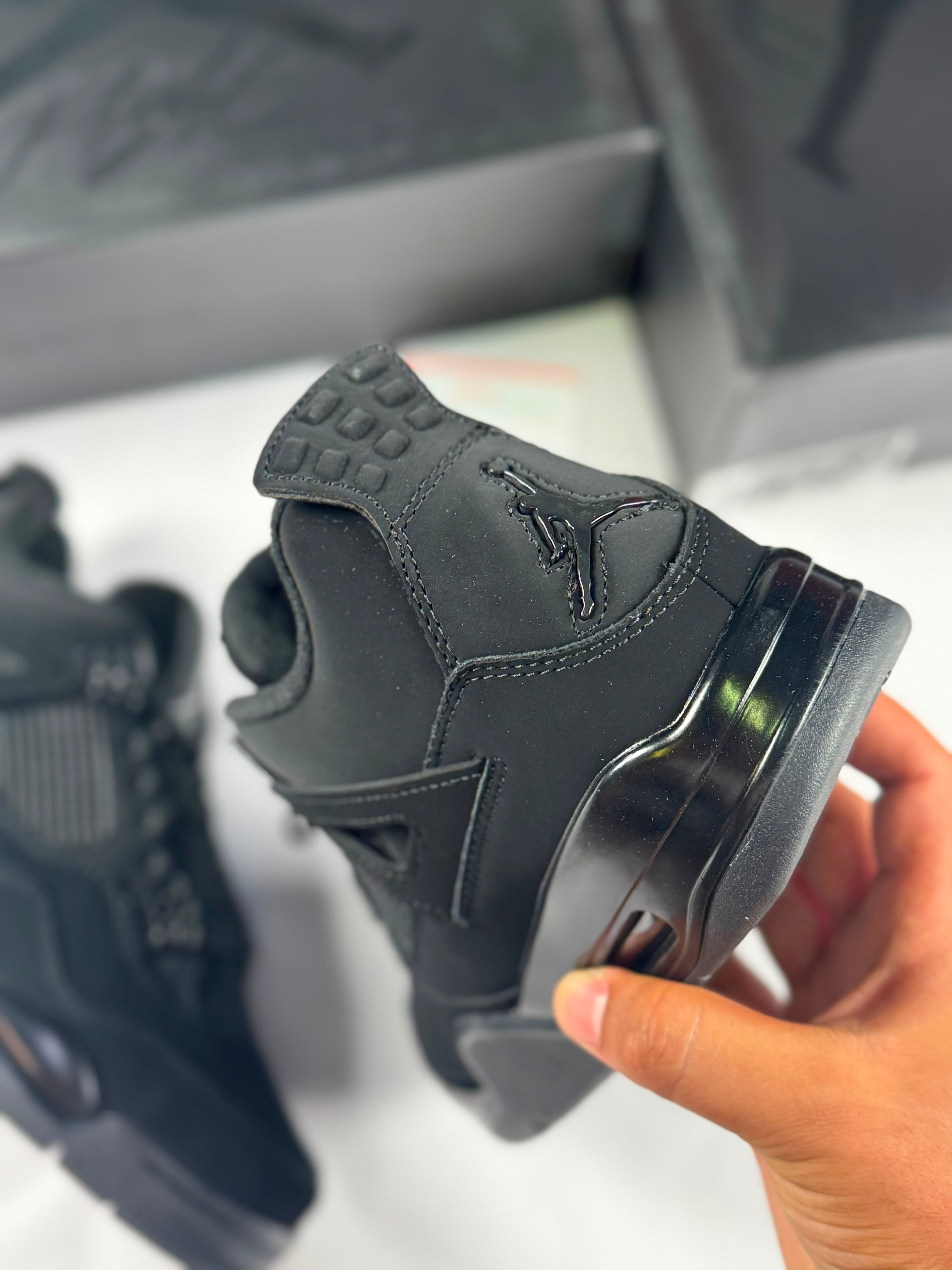 JORDAN RETRO 4 BLACK CAT – NEGRO