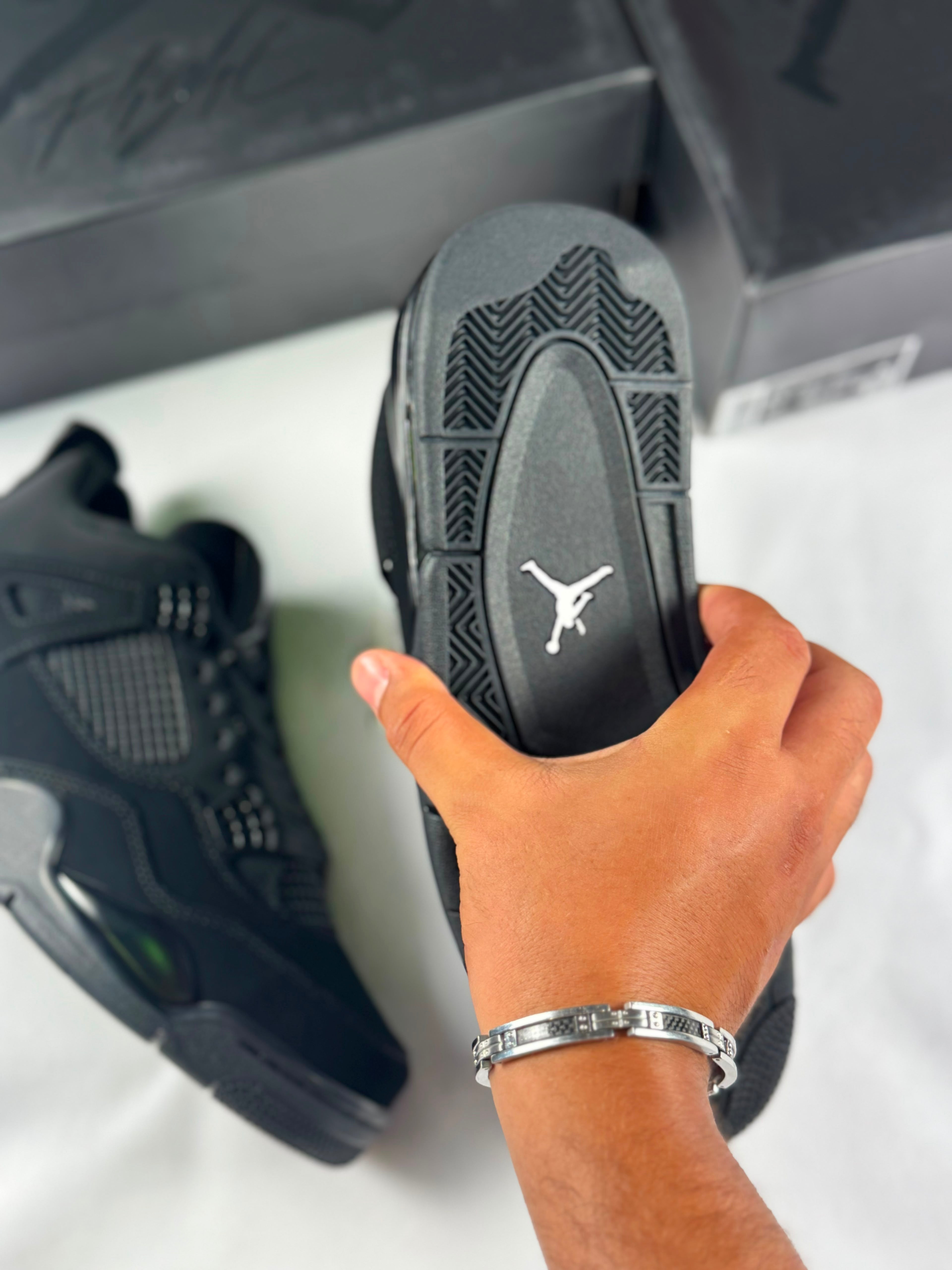 JORDAN RETRO 4 BLACK CAT – NEGRO
