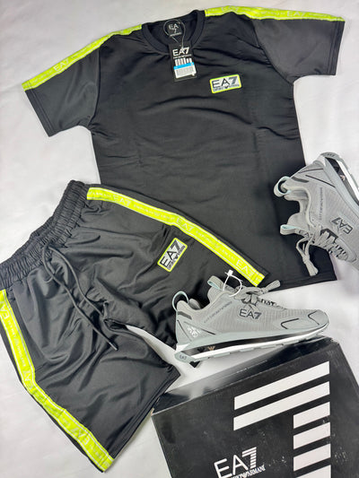 Conjunto negro con amarillo y zapatillas grises  armani