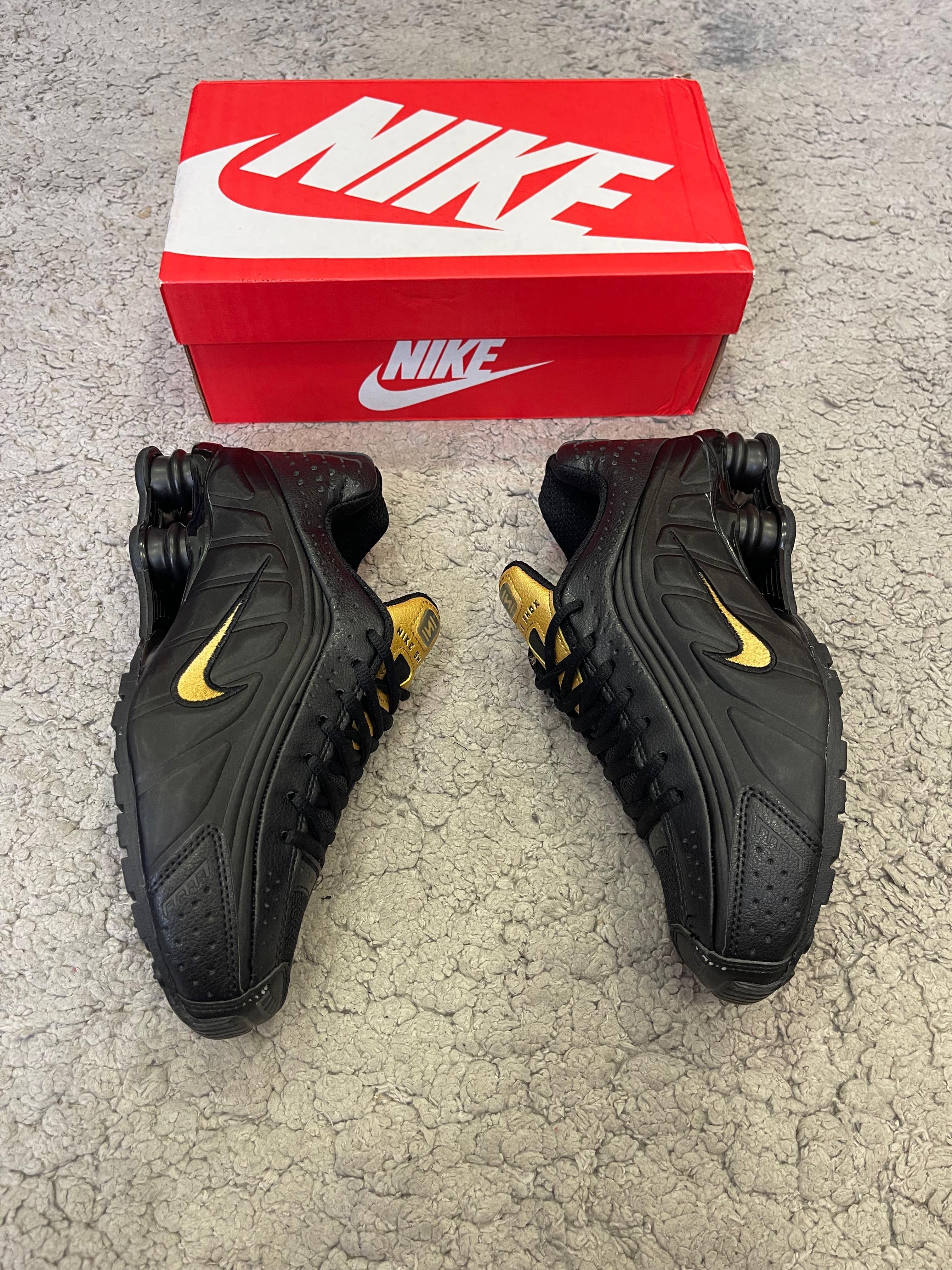 NIKE SHOX TL R4 NEGRA ORO