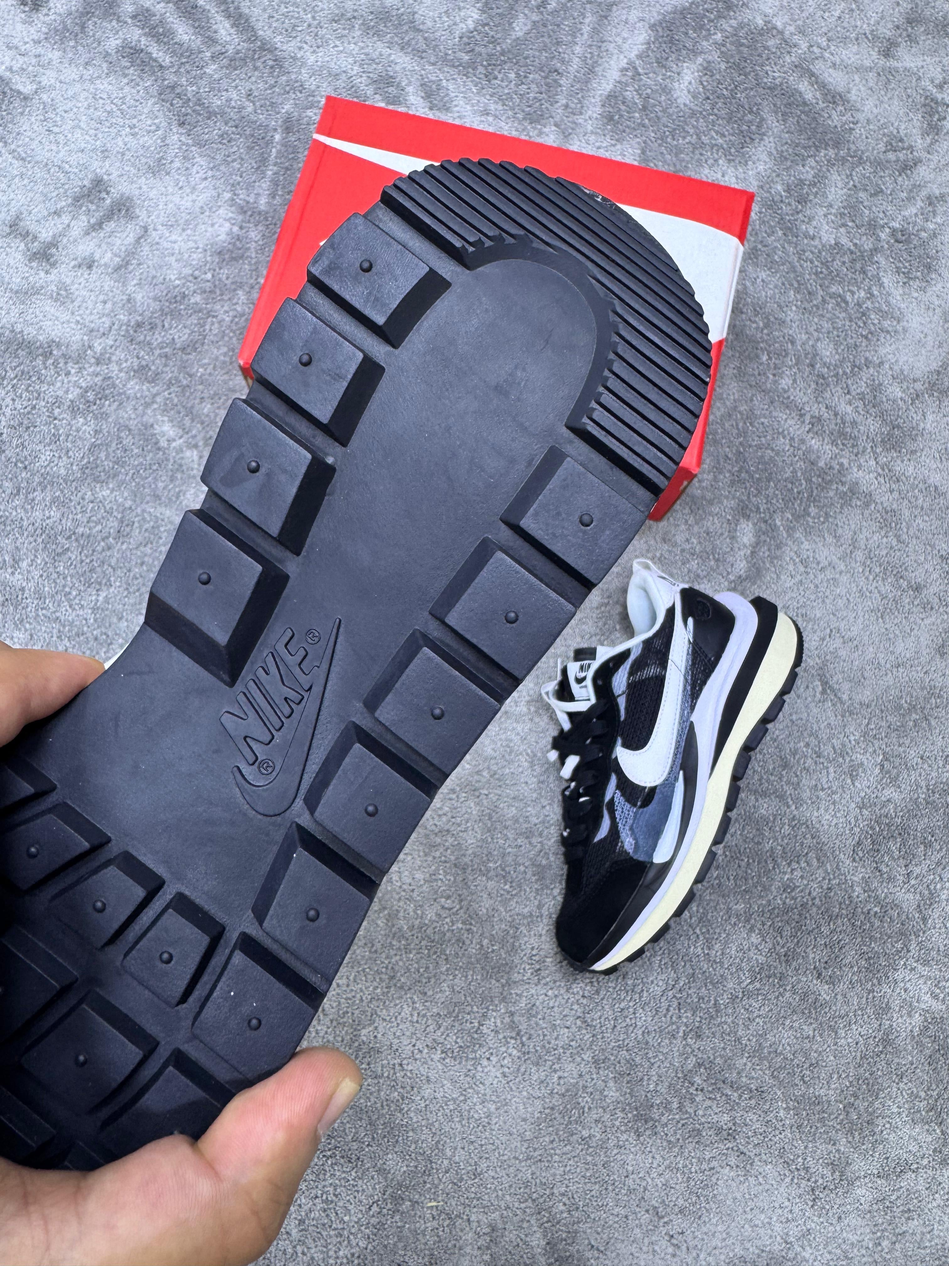 Nike x scai vaporwaffle black white
