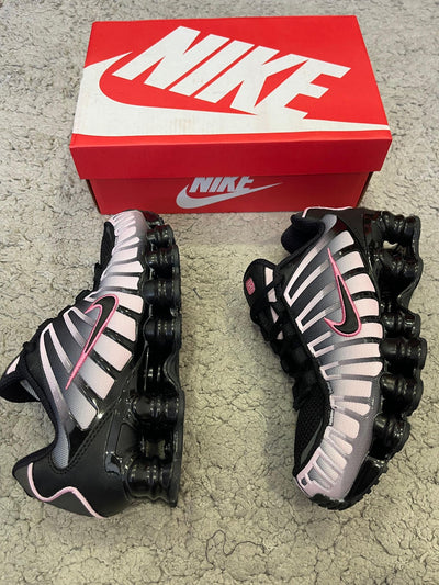 NIKE SHOX NEGRA ROSAS(CALIDAD MEDIA)