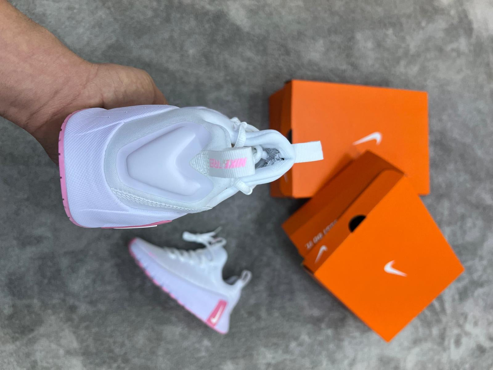 Nike free Metcon máxima calidad. Rosa y blanco