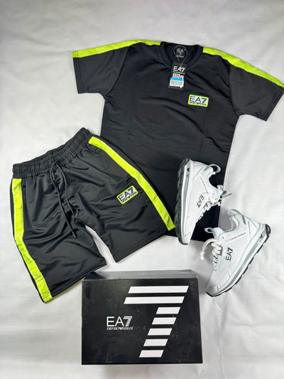 Conjunto negro con amarillo y zapatillas blancas armani