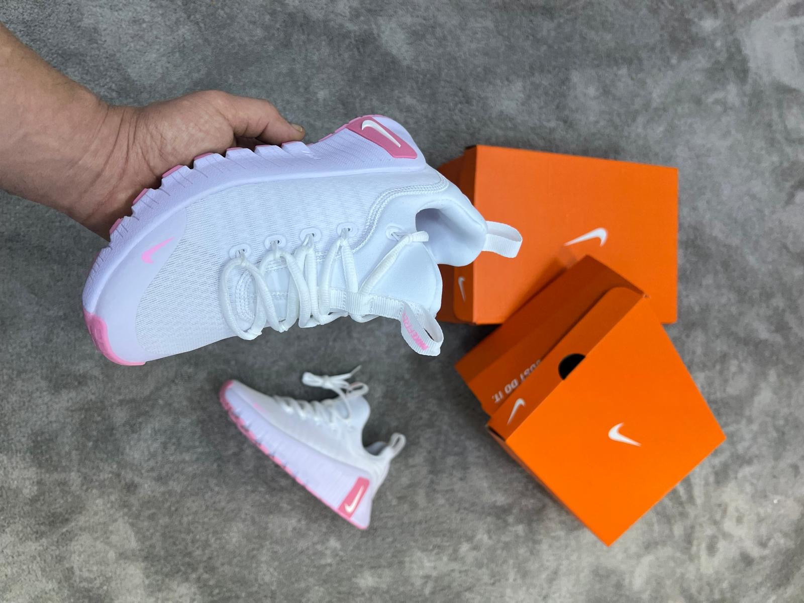 Nike free Metcon máxima calidad. Rosa y blanco
