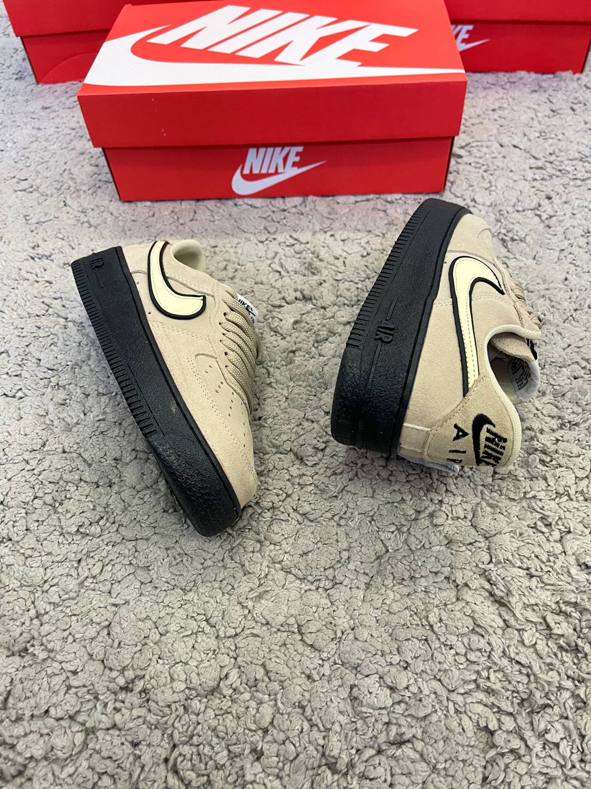 AIR FORCE 1 SUELA BEIGE