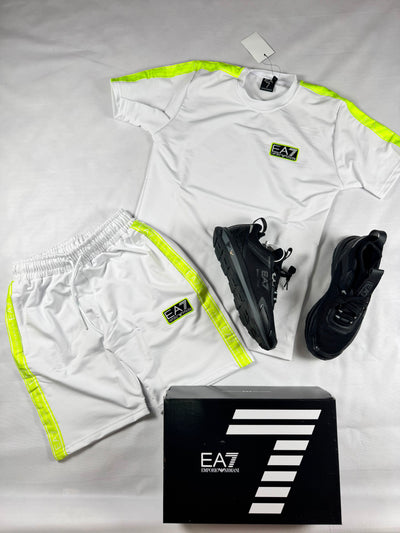 Conjunto blanco con amarillo y zapatillas negras armani