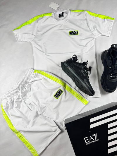 Conjunto blanco con amarillo y zapatillas negras armani