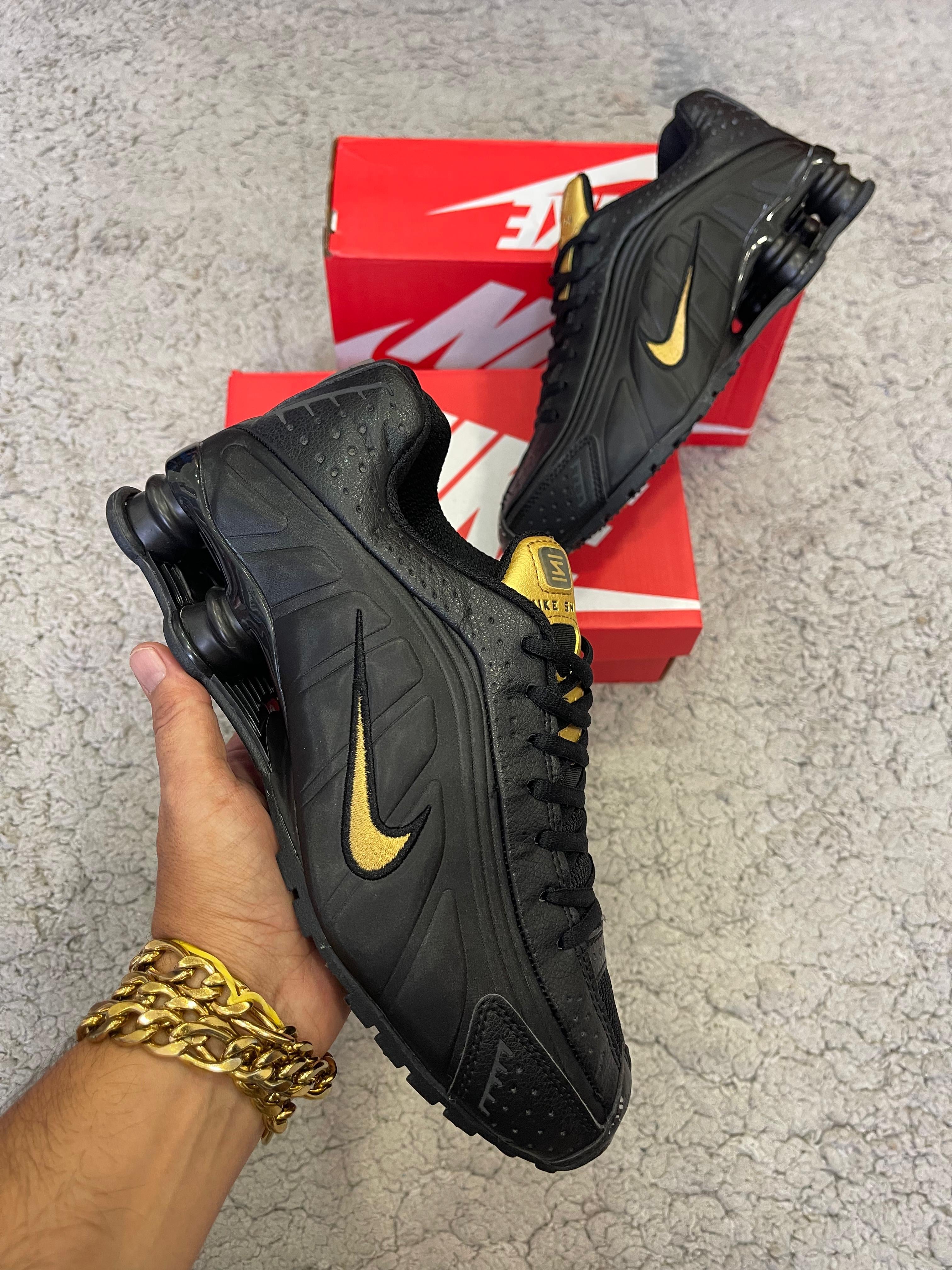 NIKE SHOX TL R4 NEGRA ORO