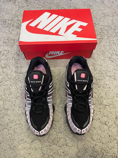 NIKE SHOX NEGRA ROSAS(CALIDAD MEDIA)