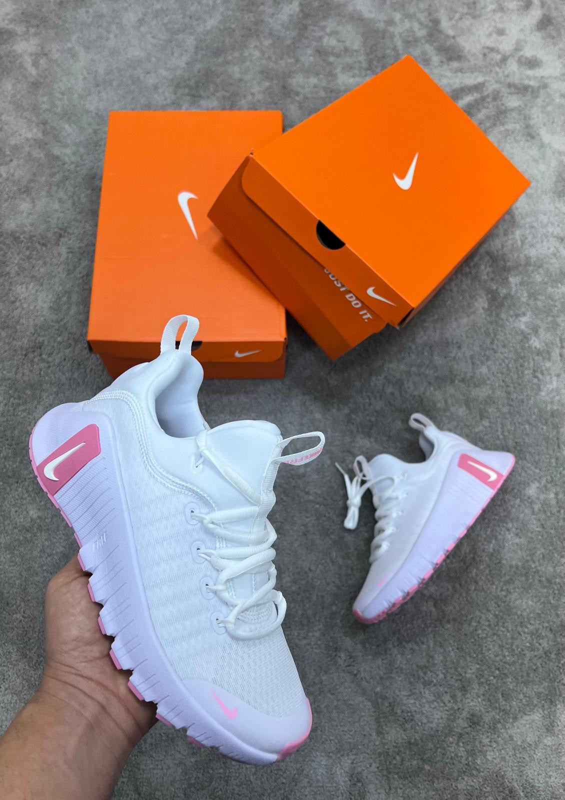 Nike free Metcon máxima calidad. Rosa y blanco