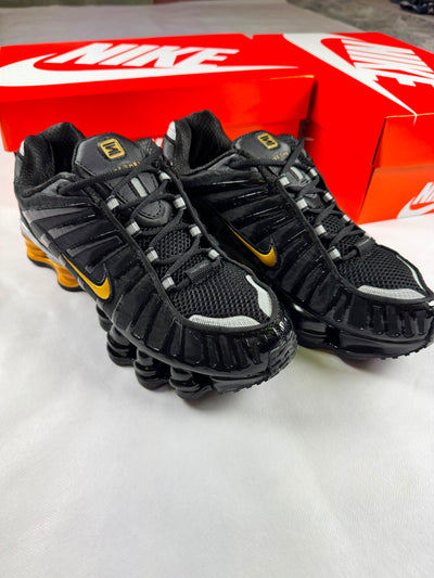 Zapatillas Nike shox negras y dorado (alta gama)