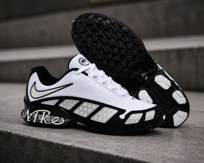Zapatillas Nike blancas y negras (calidad baja)