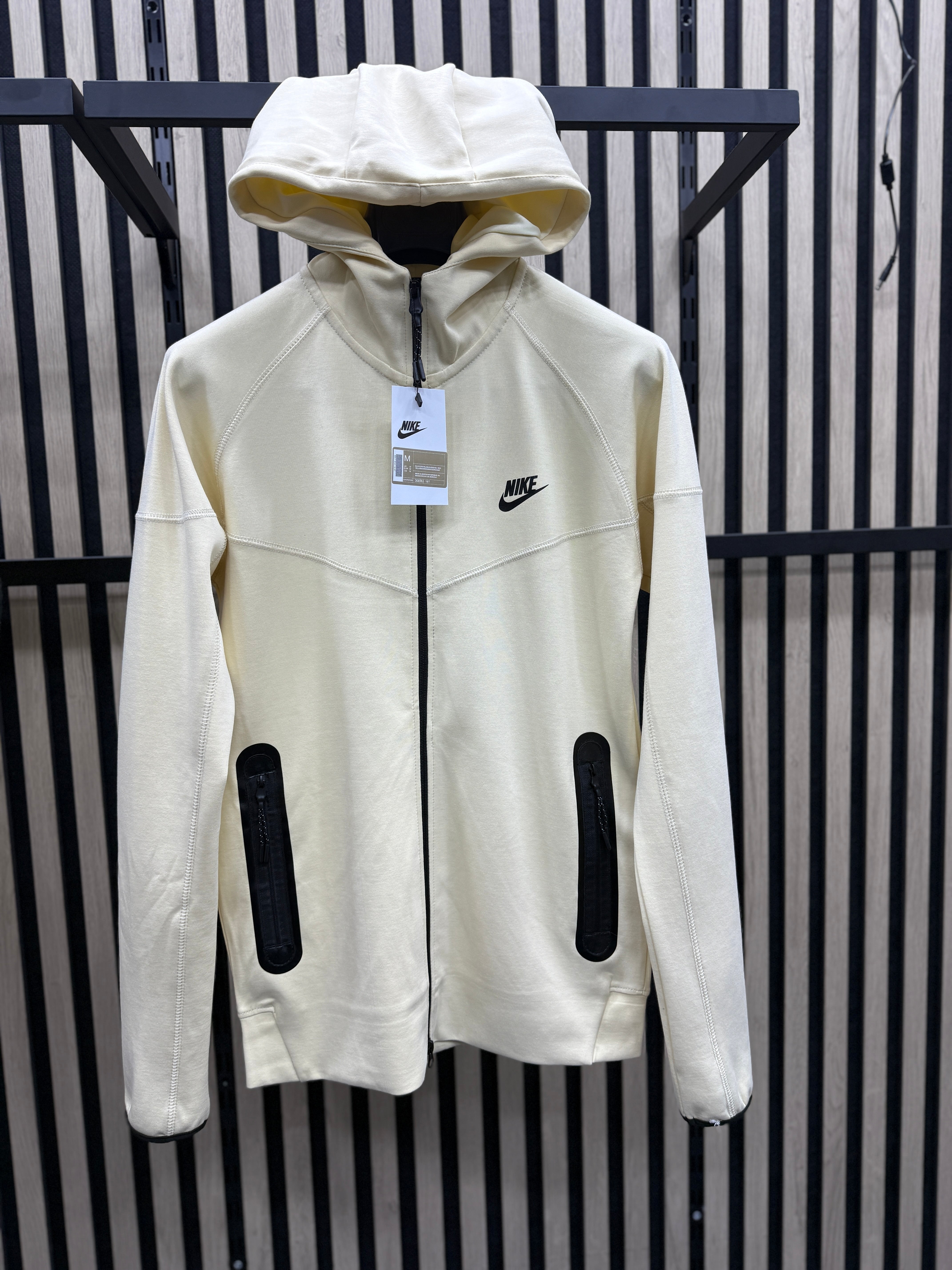 Chandal Nike Tech ( Crema )