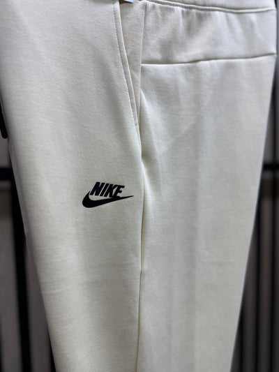 Chandal Nike Tech ( Crema )