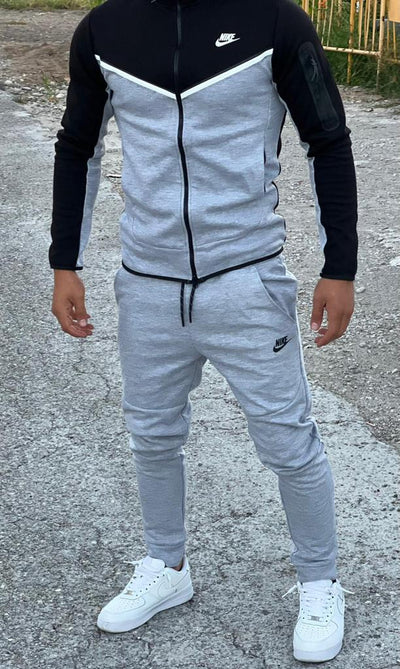 NIKE TECH GRIS/NEGRO
