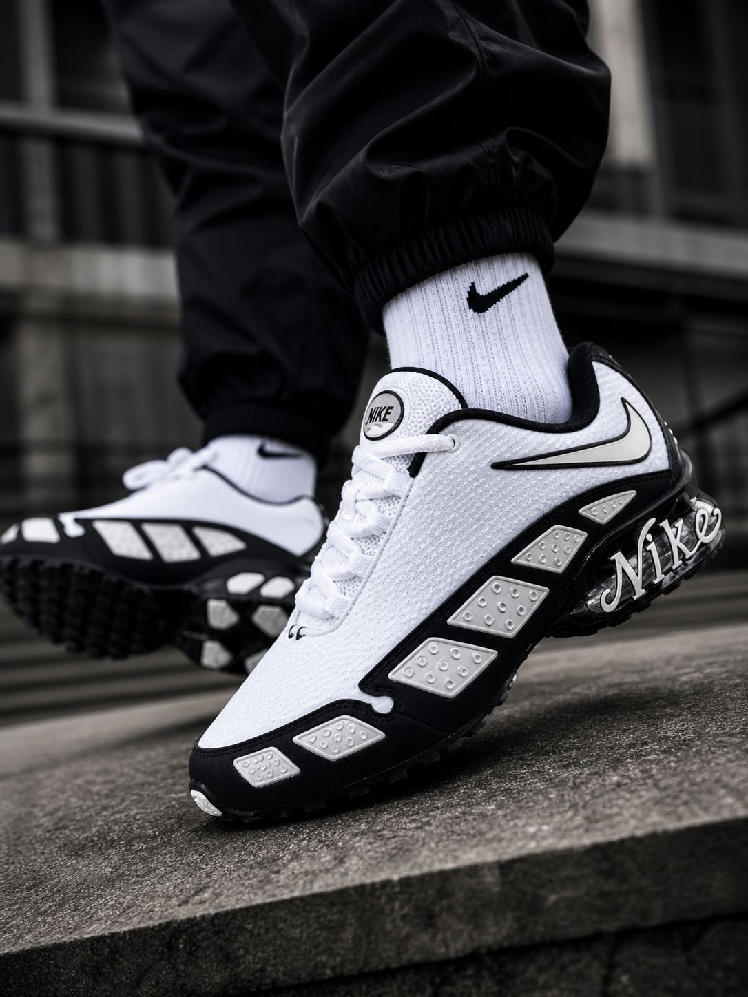 Zapatillas Nike blancas y negras (calidad baja)