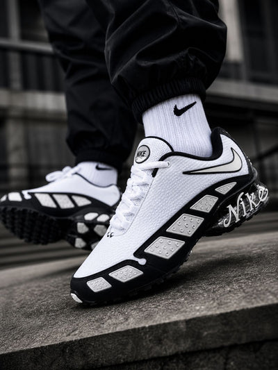 Zapatillas Nike blancas y negras (calidad baja)