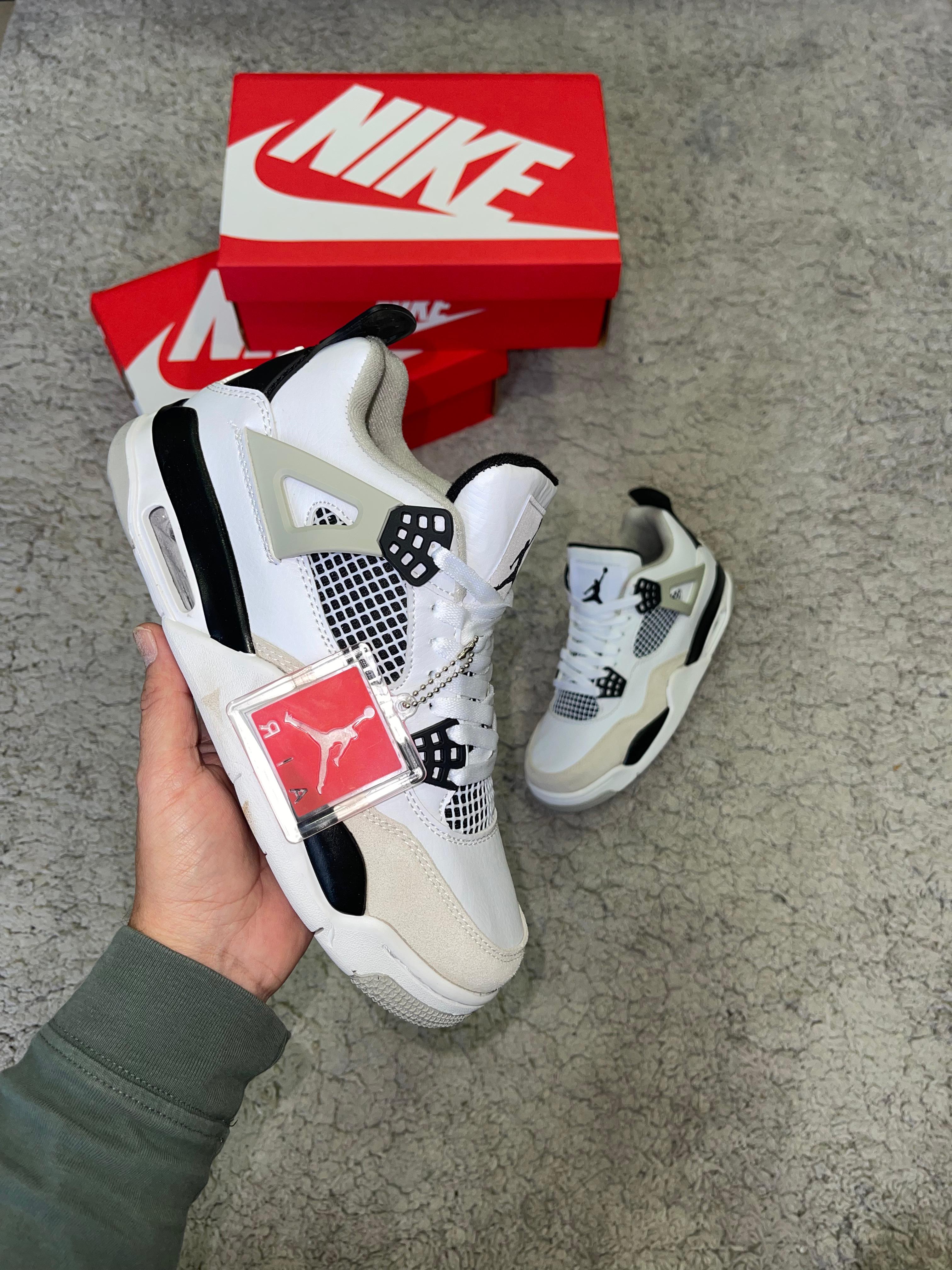 Nike Air Jordan 4 Retro "Military Black"