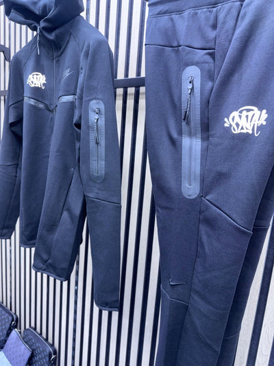 Nike tech x syna