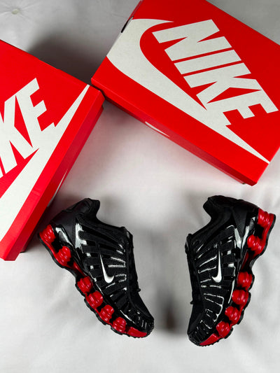 NIKE SHOX NEGRA Y ROJO