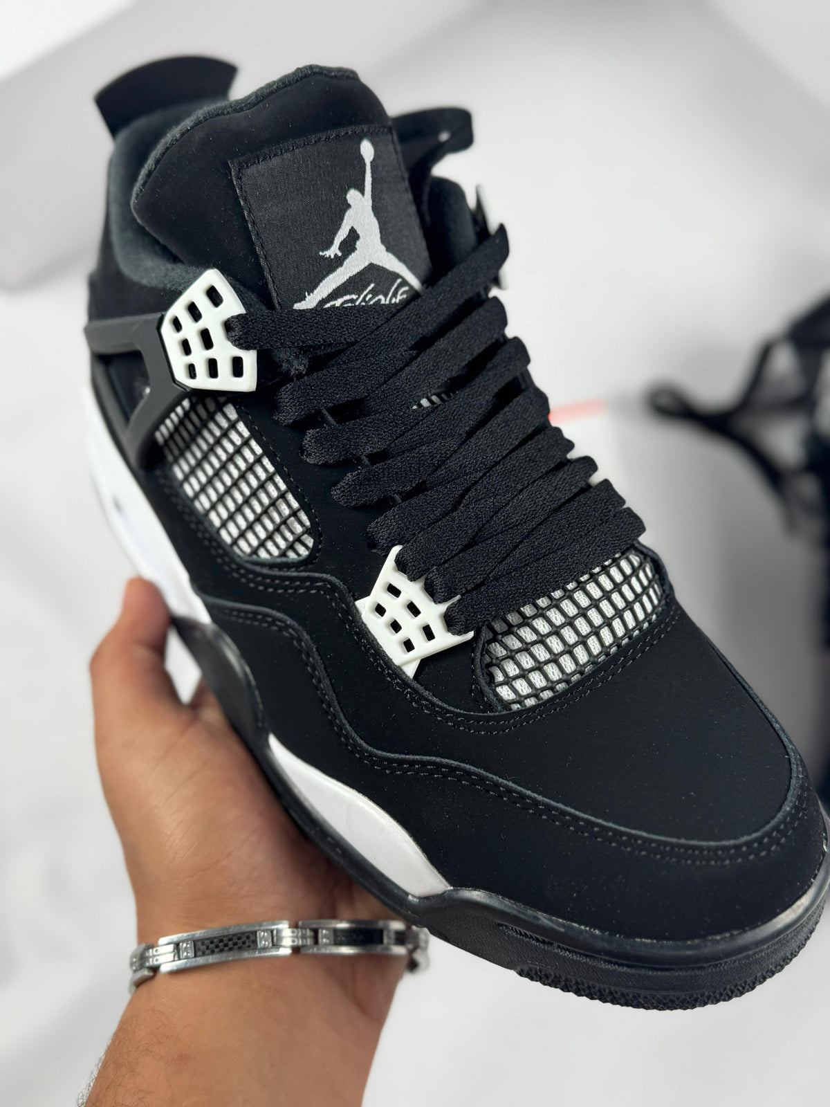 JORDAN RETRO 4 Blanco y negro