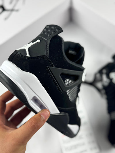 JORDAN RETRO 4 Blanco y negro