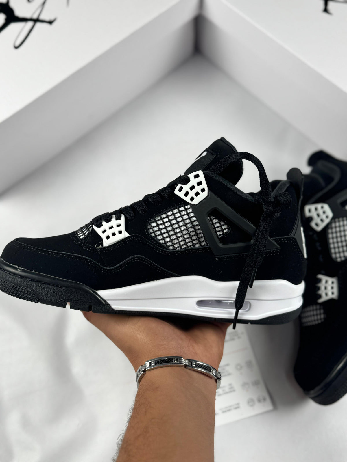 JORDAN RETRO 4 Blanco y negro
