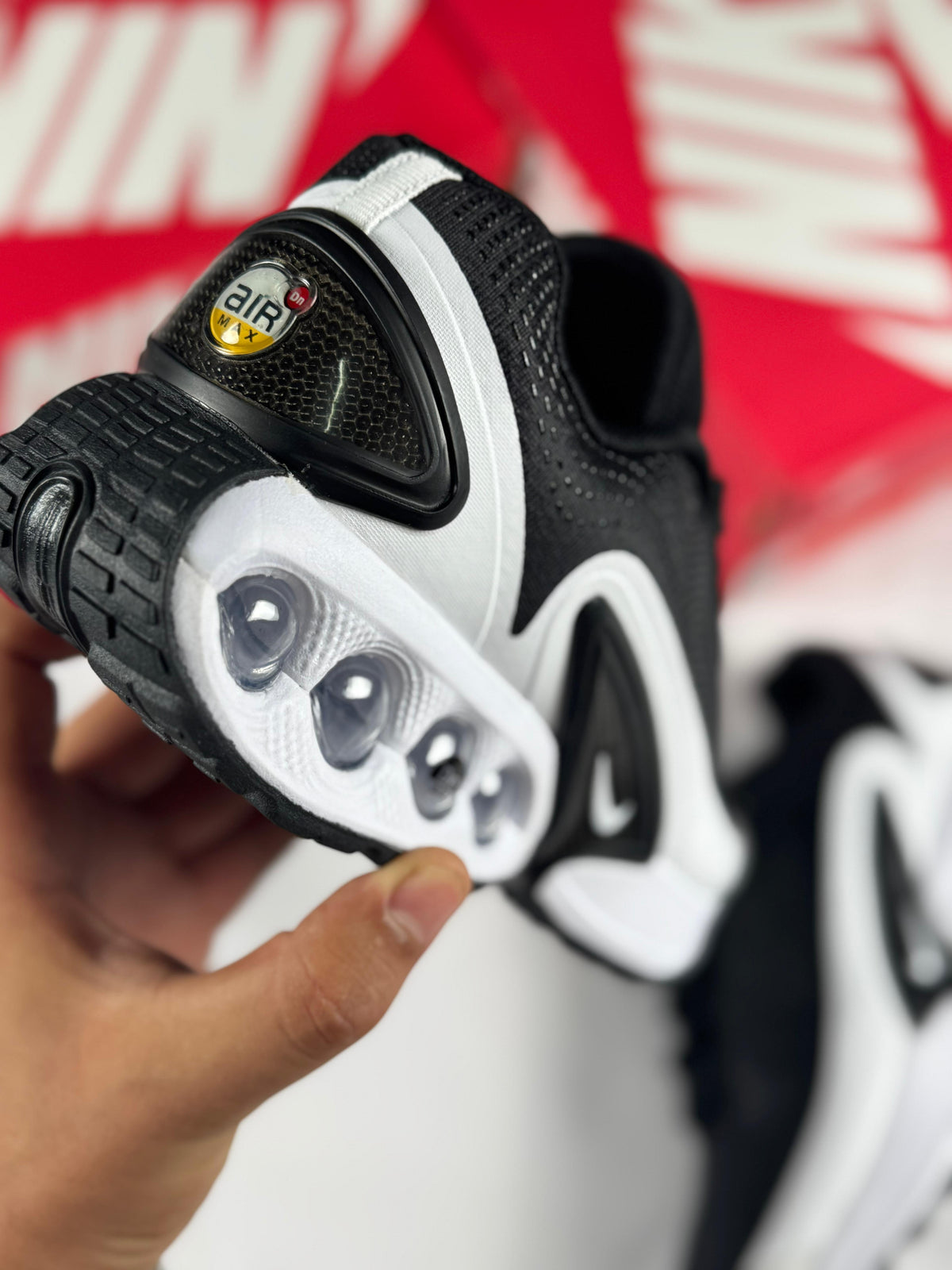 Zapatillas Nike Air Max Dn blanco y negro