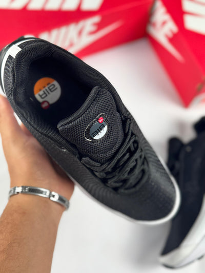Zapatillas Nike Air Max Dn blanco y negro