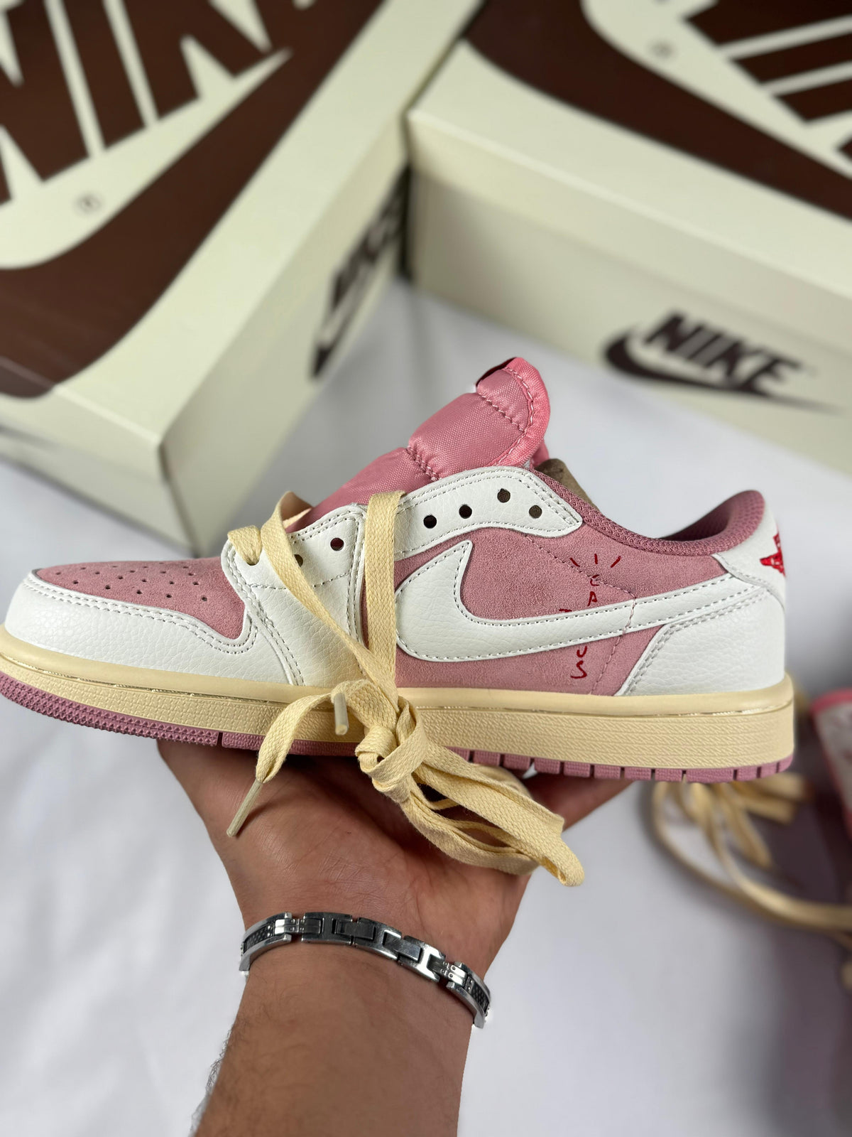 Zapatillas Nike Jordan travis rosado