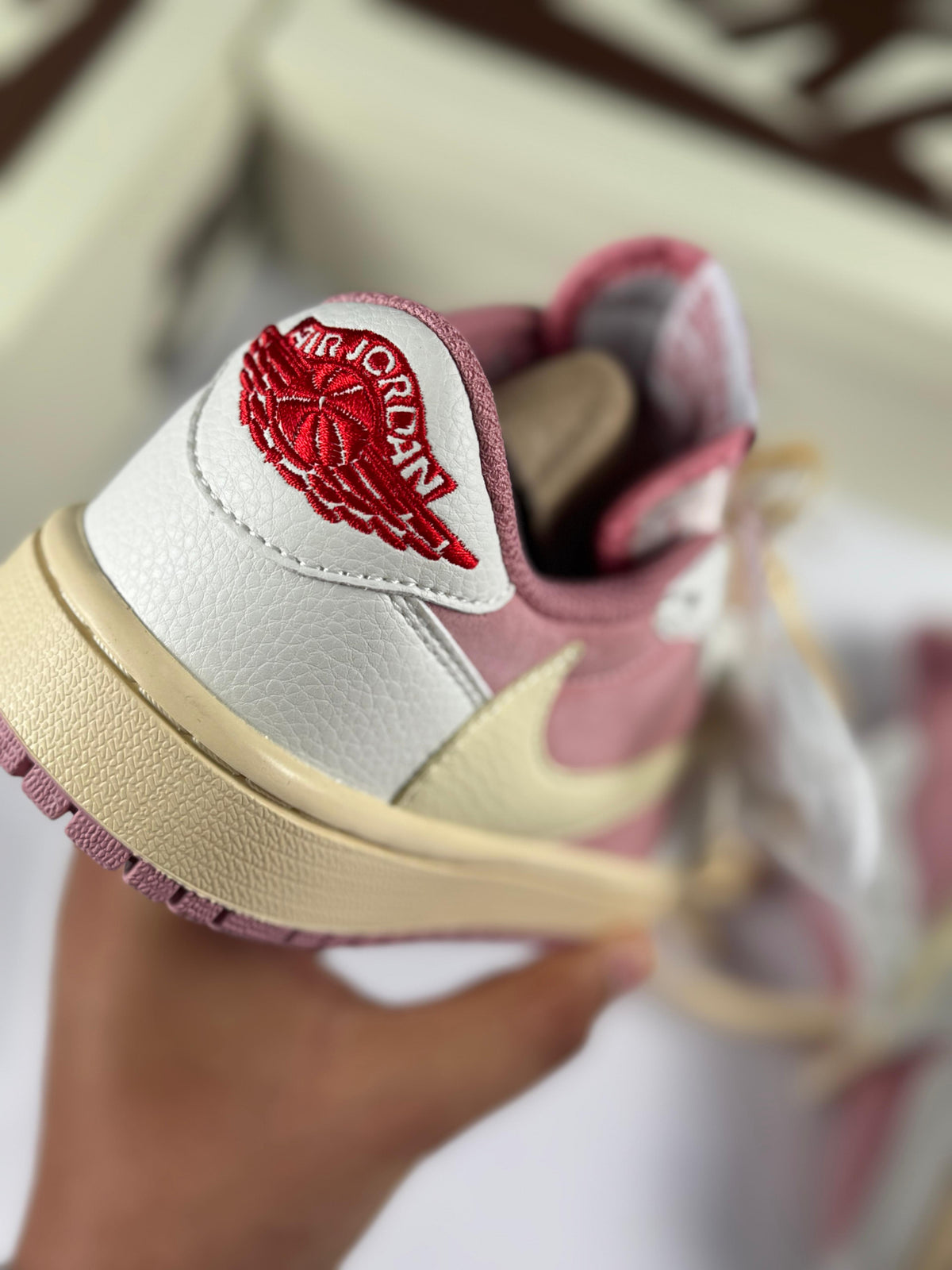 Zapatillas Nike Jordan travis rosado