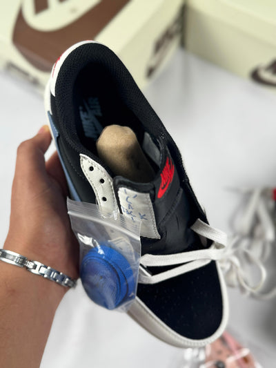 Zapatillas Nike Jordan travis azul con blanco