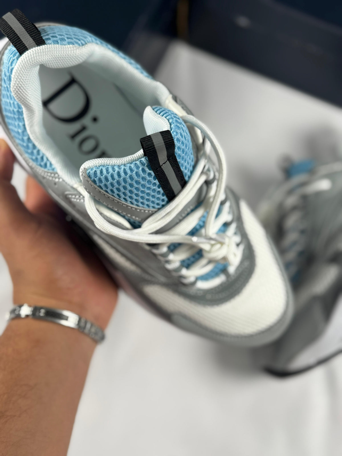 Dior B22 azul con blanco