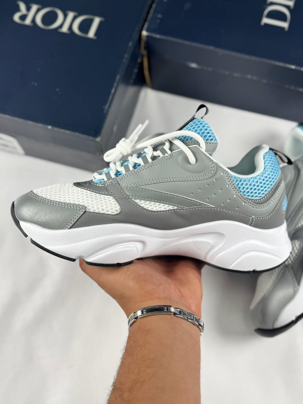 Dior B22 azul con blanco