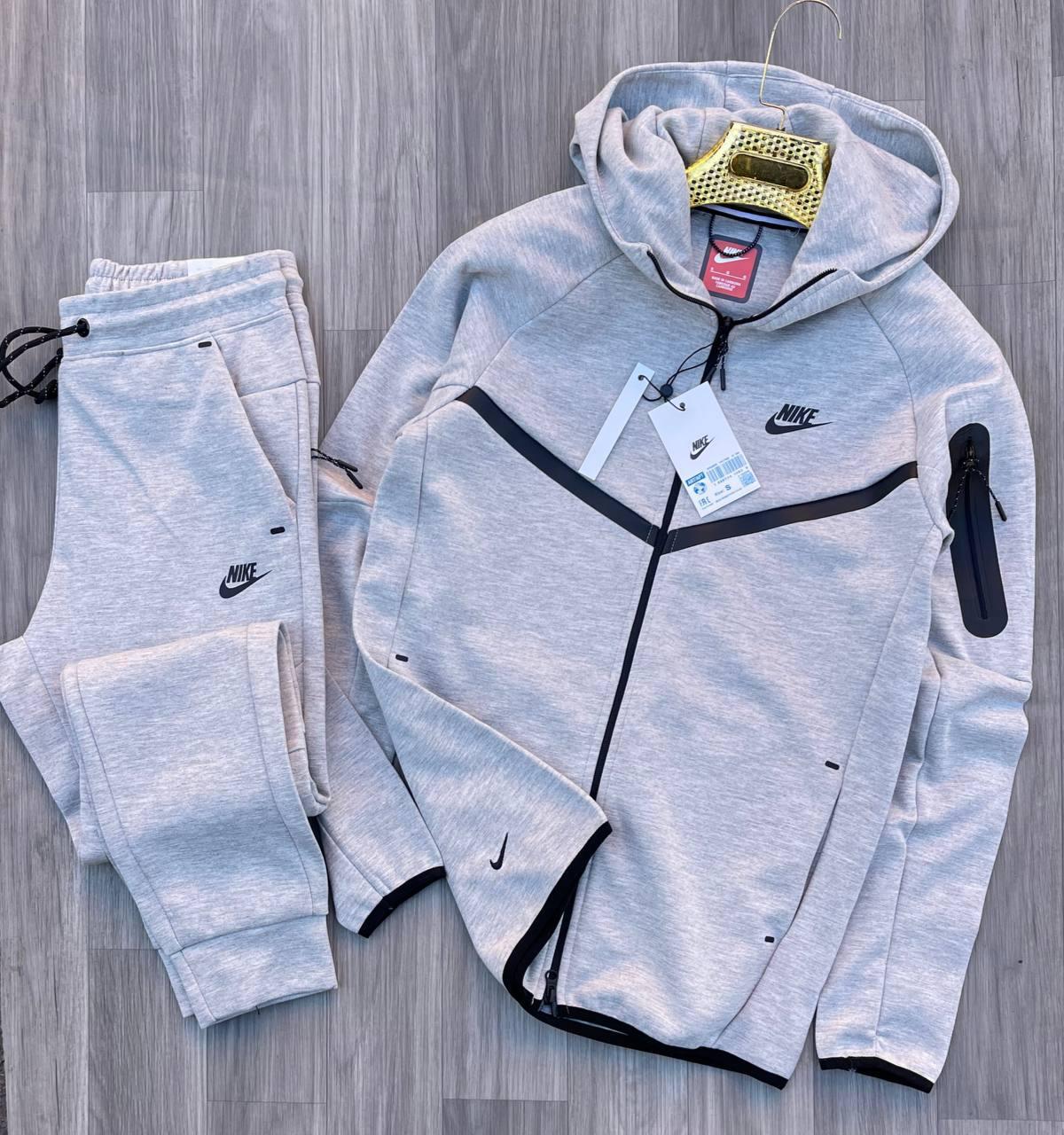 Chandal Nike Tech gris